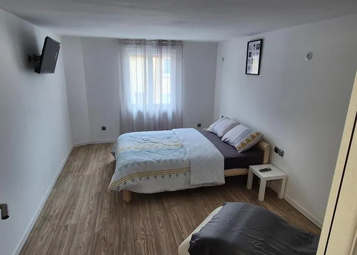 Maison A Ay Epernay, 3 Bed House, 3 Feriehus